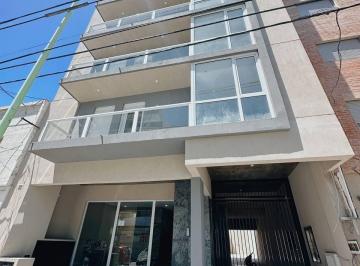 Departamento de 6 ambientes, Bahía Blanca · Departamento en Venta de 2 Dorm. C/ Cochera en Centro