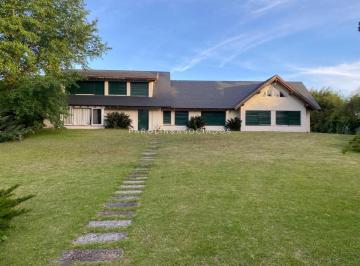 Foto1 · Casa en Venta de 5 Dorm. + Servicio en El Golf, Punta del Este.