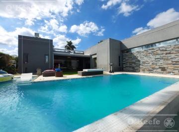 Casa · 250m² · 6 Ambientes · 4 Cocheras · Casa en Venta de Seis Ambientes con Piscina en Fincas de Iraola II