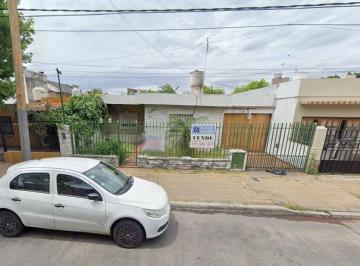 Casa · 100m² · 3 Ambientes · 1 Cochera · En Venta en Caseros Casa de 3 Ambientes Zona Ex Peugeot Lote de 300 m² Cub 100 m F: 9522