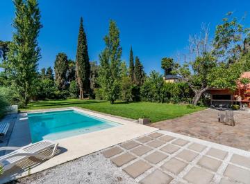 Casa · 182m² · 5 Ambientes · 1 Cochera · Venta/permuta - Casa 3 Dorm. con Jardín y Pileta - Funes, Santa Fe.