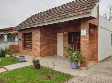 Casa · 200m² · 3 Ambientes · 1 Cochera · Casa en Venta de 200 m² en Monte Grande, Bs As.