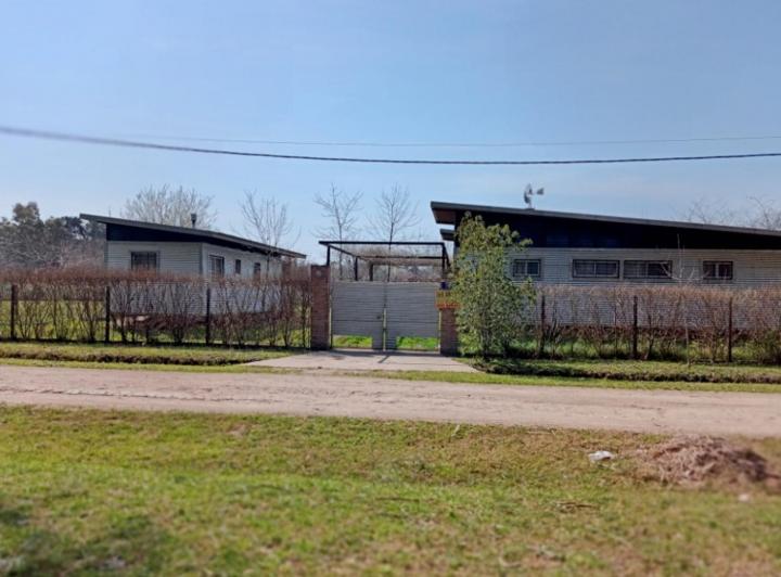 Casa · 1600m² · 4 Ambientes · 6 Cocheras