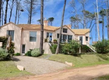 Casa · 360m² · 6 Ambientes · 2 Cocheras · 5 Dorm. | Club Laguna Blanca - Manantiales
