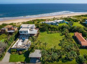 Casa · 7 Ambientes · 2 Cocheras · 6 Dorm. | Bahia Portezuelo