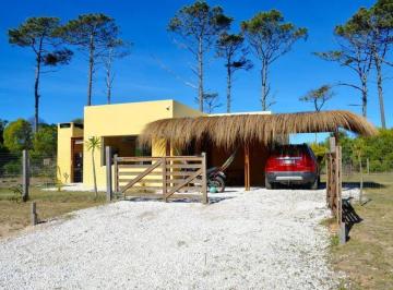 Casa · 84m² · 4 Ambientes · 1 Cochera · Amarilla La Juanita