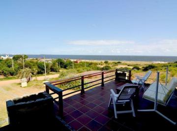Casa · 180m² · 4 Ambientes · 1 Cochera · 3 Dorm. | Punta Ballena - Punta Ballena
