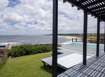 Casa · 280m² · 6 Ambientes · 1 Cochera · Casa Sobre La Playa en José Ignacio