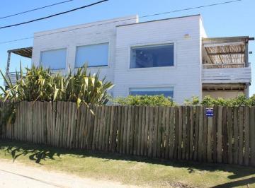 Casa · 290m² · 5 Ambientes · 2 Cocheras · 4 Dorm. | Los Bigua