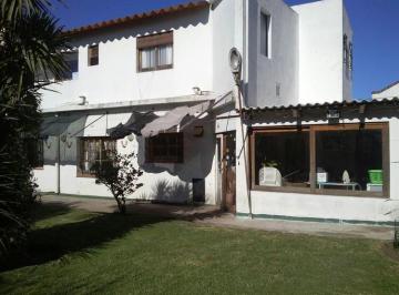 Casa · 300m² · 4 Ambientes · 3 Dorm. | Ventura Alegre