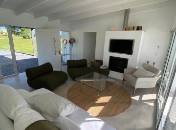 Casa · 220m² · 5 Ambientes · 1 Cochera · 4 Dorm. | El Quijote