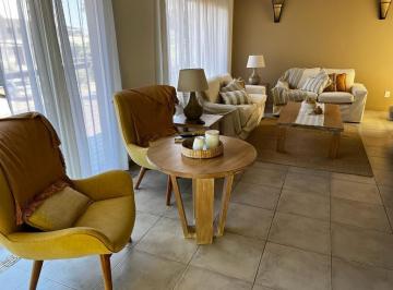 Casa · 180m² · 6 Ambientes · 2 Cocheras · Casa en Alquiler con Piscina y Parrilla Montoya