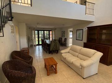 Casa · 150m² · 6 Ambientes · 2 Cocheras · 5 Dorm. | Los Destinos