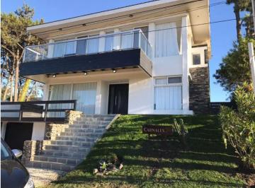 Casa · 150m² · 4 Ambientes · 2 Cocheras · 3 Dorm. | Las Flores