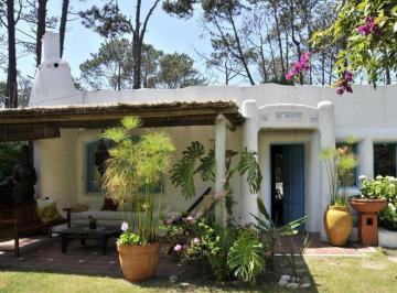 Casa · 160m² · 4 Ambientes · 1 Cochera · 3 Dorm. | Alabama