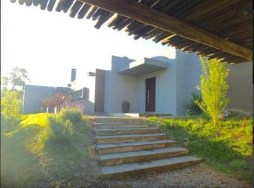 Casa · 210m² · 5 Ambientes · 1 Cochera · 4 Dorm. | Anglo Saxon