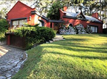 Casa · 300m² · 4 Ambientes · 1 Cochera · 3 Dorm. | Herschel