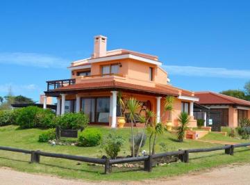 Casa · 180m² · 4 Ambientes · 2 Cocheras · La Soñada