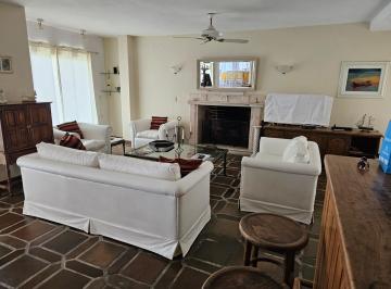 Casa · 300m² · 5 Ambientes · 1 Cochera · 4 Dorm. | Ruta 10