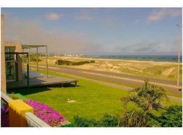 Casa · 220m² · 5 Ambientes · 1 Cochera · 4 Dorm. | a 1 Cuadra de Ruta 10
