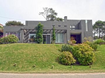 Casa · 400m² · 6 Ambientes · 2 Cocheras · 5 Dorm. | Cd Santander