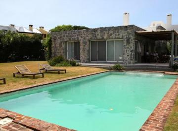 Casa · 7 Ambientes · 2 Cocheras · 6 Dorm. | Remanso