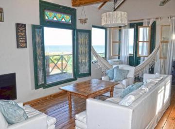 Casa · 204m² · 5 Ambientes · El Retorno