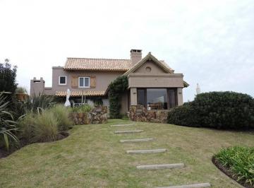 Casa · 319m² · 4 Ambientes · 1 Cochera · Las Pirka, Casa en Montoya