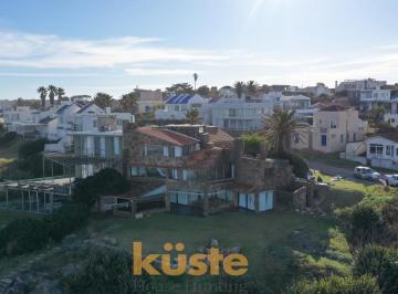 Casa · 299m² · 4 Ambientes · 1 Cochera · Libedinsky