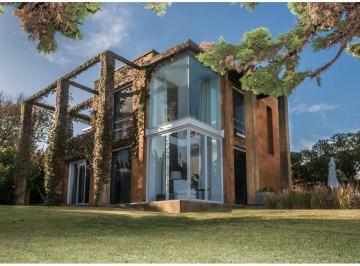 Casa · 350m² · 5 Ambientes · 1 Cochera · Casa de 4 Dorm. en Manantiales