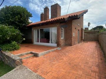 Casa · 90m² · 5 Ambientes · En El Centro de La Barra