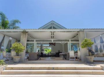 Casa · 483m² · 6 Ambientes · 1 Cochera · Casa - La Barra