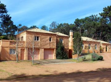 Casa · 580m² · 6 Dormitorios · 2 Cocheras · Casa - La Barra