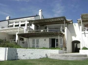 Casa · 4 Dormitorios · 1 Cochera · Casa - La Barra