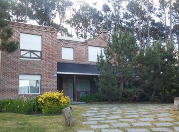 Casa · 250m² · 4 Ambientes · 1 Cochera · Casa - Laguna Blanca