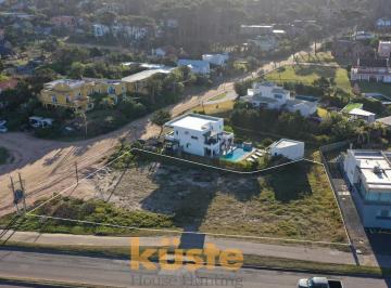 Terreno · 1087m² · 1era Línea