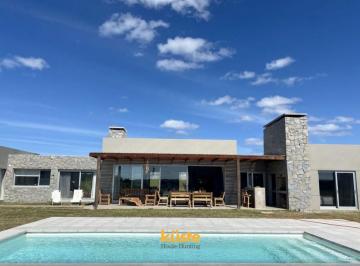 Casa · 150m² · 4 Dormitorios · Casa - Pueblomio