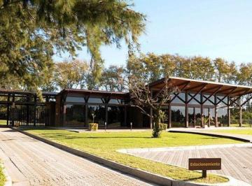 Casa · 977m² · Barrio Azahares del Parana - Lote 67