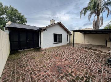 Casa · 222m² · 5 Ambientes · 2 Cocheras · Casa Dos Dorm. Más Comodín - Pileta y Quincho