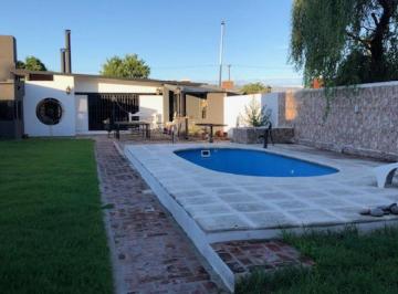 Casa · 222m² · 5 Ambientes · 2 Cocheras · Casa Dos Dorm. Más Comodín - Pileta y Quincho