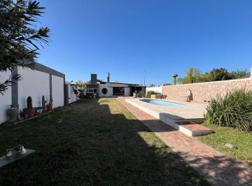 Casa · 222ha · 5 Ambientes · 2 Cocheras · Casa Dos Dorm. Más Comodín - Pileta y Quincho