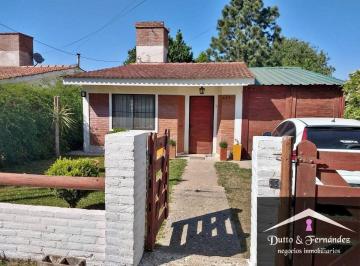 Casa · 120m² · 3 Ambientes · 1 Cochera · Casa en Venta de 2 Dorm. C/ Cochera en Villa Santa Cruz del Lago