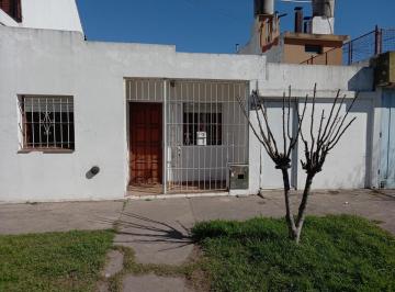 Casa · 80m² · 3 Ambientes · 1 Cochera · Casa 3 Ambientes con Garage y Lavadero Zona Gascon y Peru