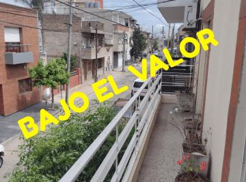 PH de 3 ambientes, Avellaneda · PH Al Frente 1 Piso con Balcón y Patio