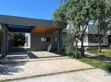 Casa · 187m² · 2 Dormitorios · 1 Cochera · Venta Casa a Estrenar 02 Dorm. Barrio Las Cañitas 