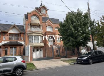 Casa · 400m² · 4 Dormitorios · 4 Cocheras · Casa en Lomas de Zamora
