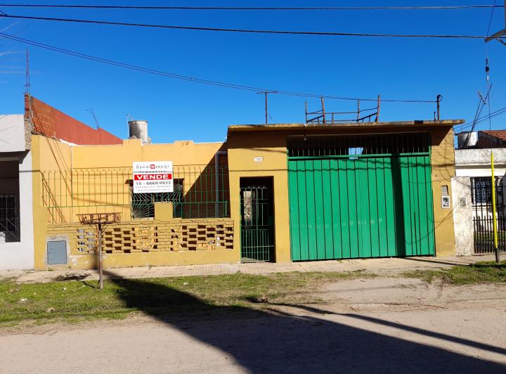 Casa · 95m² · 4 Ambientes · 2 Cocheras