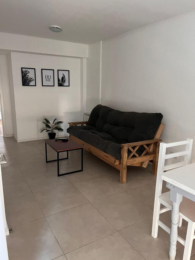 Departamento 2 ambientes-dormitorio-baño completo-living comedor-cocina con barra desayunadora-balcon al frente Y al contrafrente
