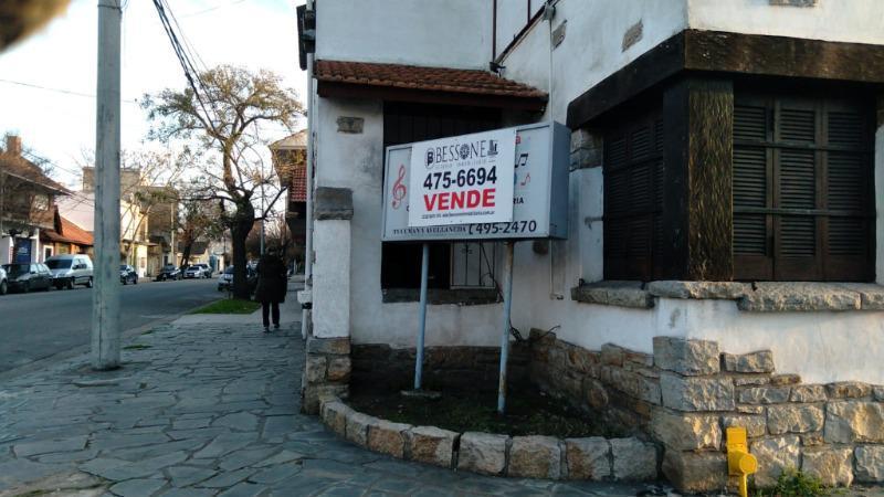 Casa 10 amb, 254m² en esquina, Chauvín — Gran potencial comercial