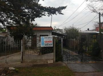 Casa de 3 ambientes, Berazategui · Oportunidad! Vende 2 Viviendas a 50 m de Av Otto Bemberg. Hudson